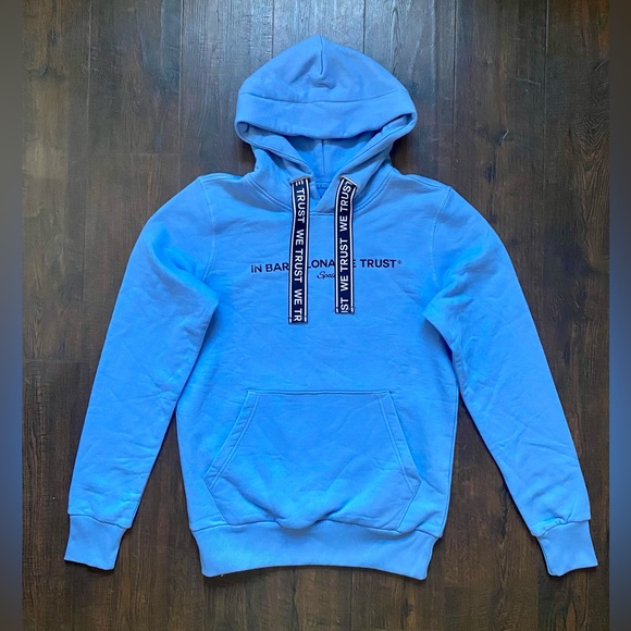 In Barcelona We Trust Blue Hoodie Spain Sweatshirt Men’s Small Size S - Picture 1 of 6